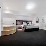 Amazing 3 Bed Penthouse With Spa Bath And Private Rooftop Terrace